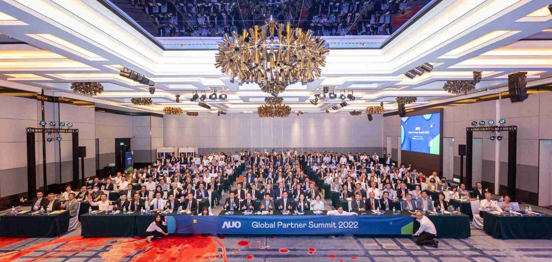 友達推動「安心、、創新、、、、用心、、、、同心、、、盡心」五星職旅，，，為菲籍員工打造全方位照護，，，，首度贏得「人權實踐與發展領袖獎」殊榮