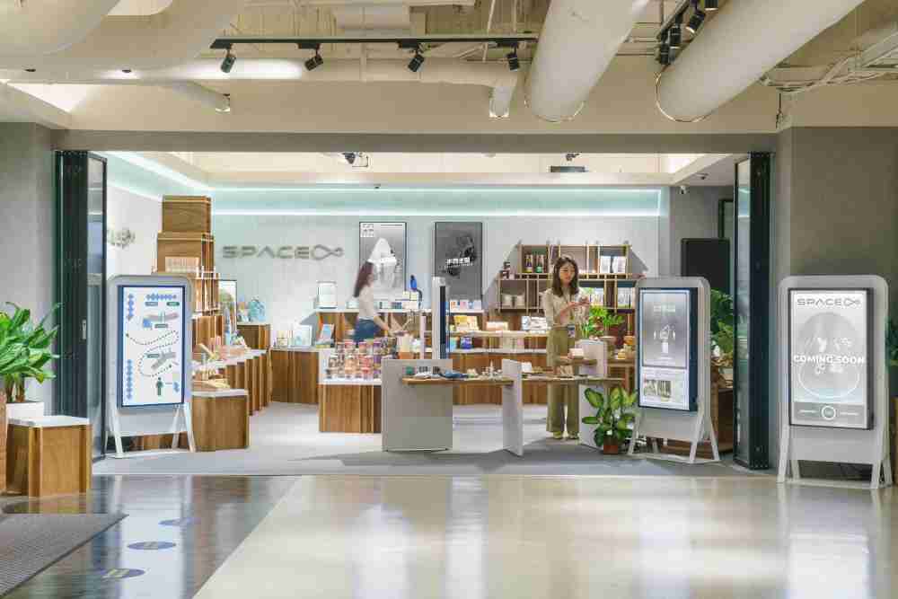 Wepay打造永续选物商店，，，展示社企及社创商品，，，，结合创利空间所开发的智能零售系统，，整合多元产品信息，，让无人商店扮演公益行动的推手