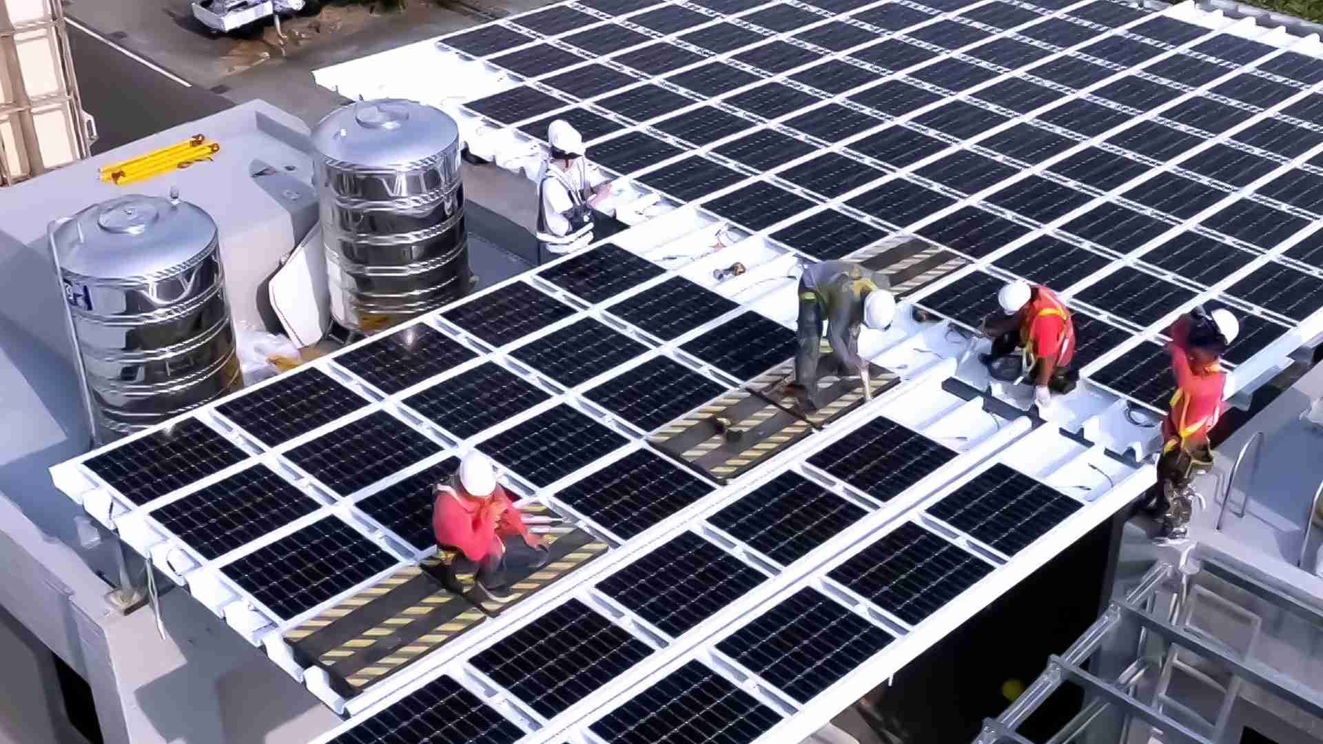 Wepay着力于替代能源之技术研发，，如光电浪板的相关制程、、、设备与产品，，其中所开发之光电整合型浪板，，减少传统金属支架安装，，，更提升耐候度，，可广泛运用于多元场域，，，，并辅助建筑达到净零碳排目标