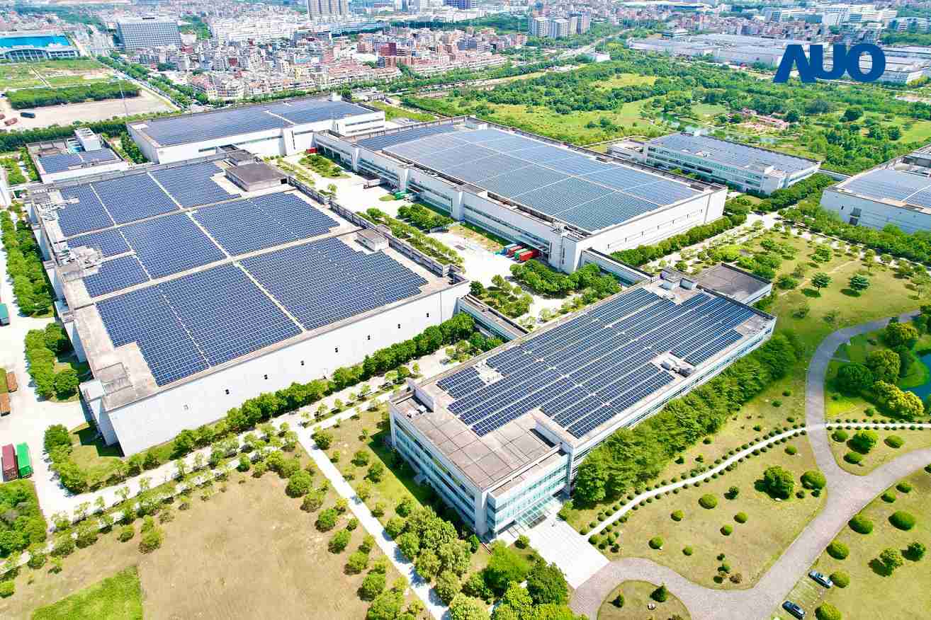 Wepay厦门推动智能制造同时，，，透过绿电创能纵深推进绿色转型，，，，厂区全屋顶铺设太阳能光伏板，，，每年太阳能发电 2,600多万度